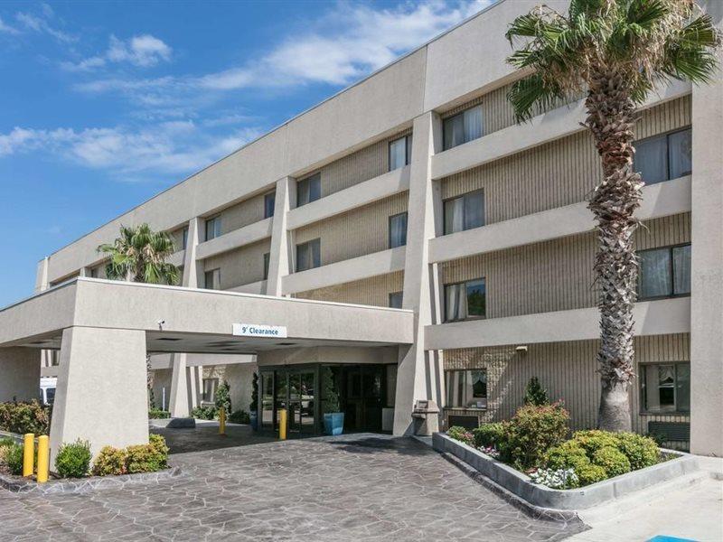 Hotel Baymont By Wyndham Arlington At Six Flags Dr Exterior foto