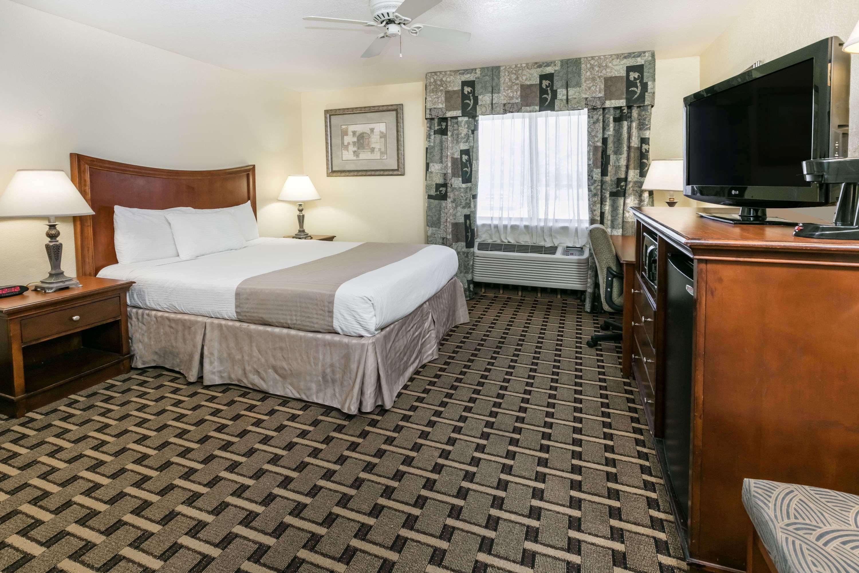 Hotel Baymont By Wyndham Arlington At Six Flags Dr Exterior foto