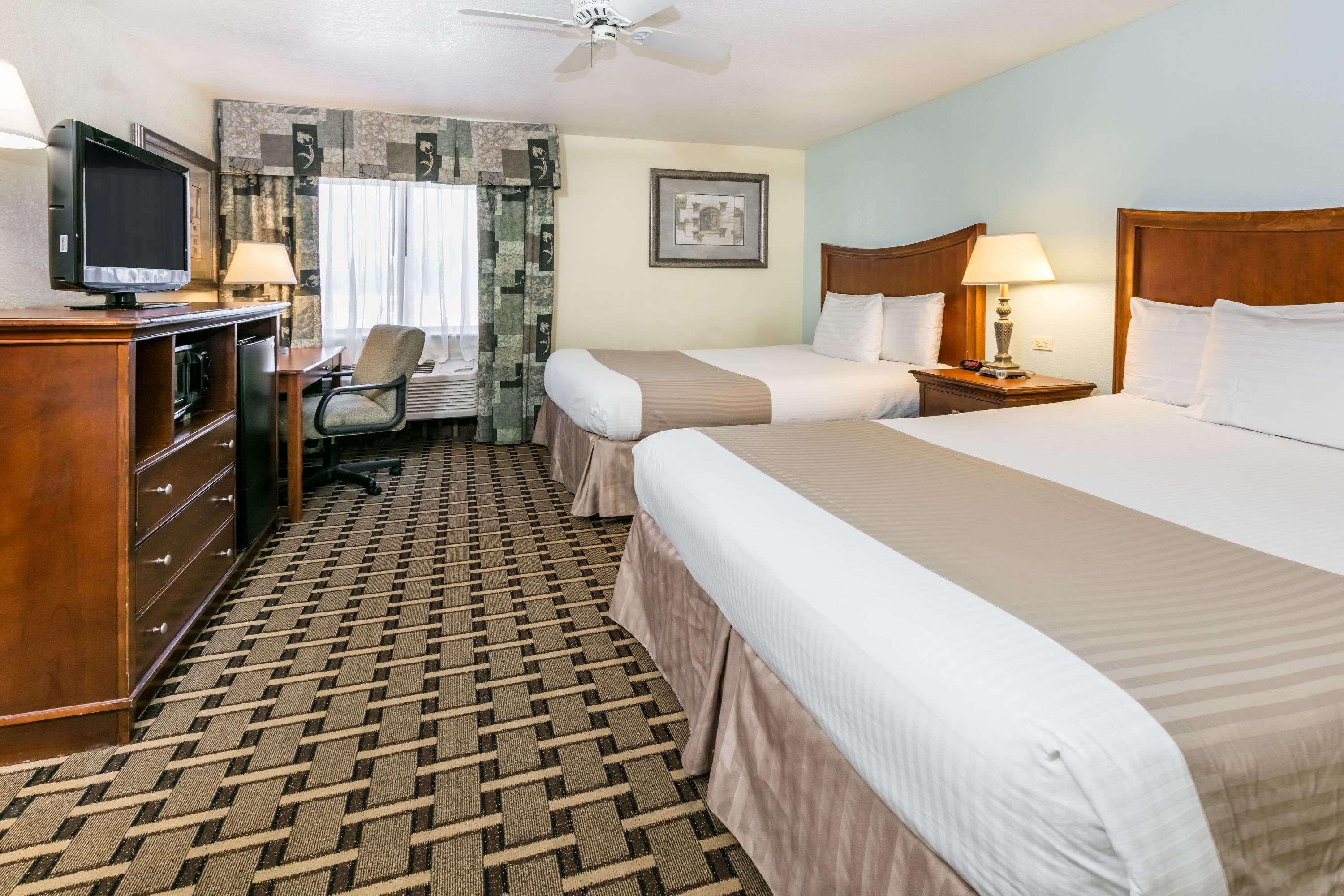 Hotel Baymont By Wyndham Arlington At Six Flags Dr Exterior foto