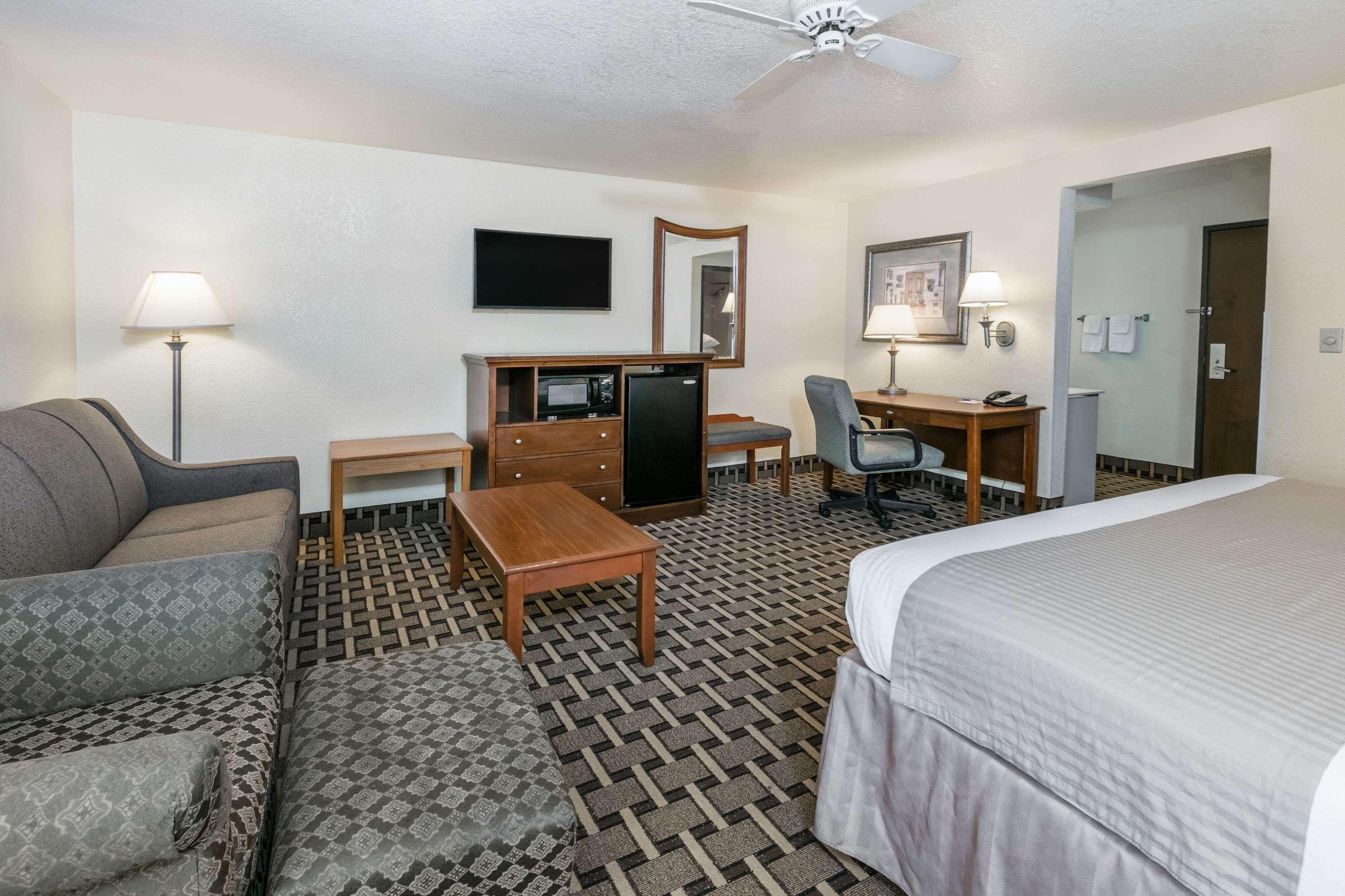 Hotel Baymont By Wyndham Arlington At Six Flags Dr Exterior foto