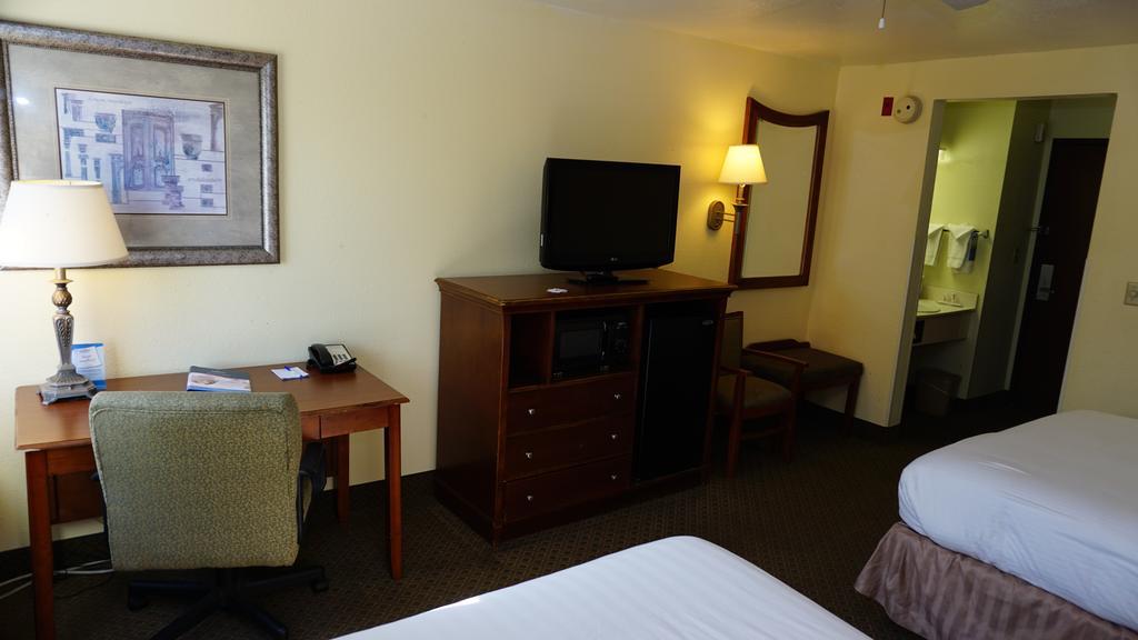 Hotel Baymont By Wyndham Arlington At Six Flags Dr Exterior foto
