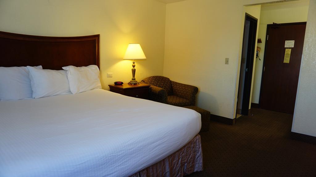 Hotel Baymont By Wyndham Arlington At Six Flags Dr Exterior foto
