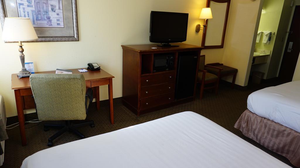 Hotel Baymont By Wyndham Arlington At Six Flags Dr Exterior foto