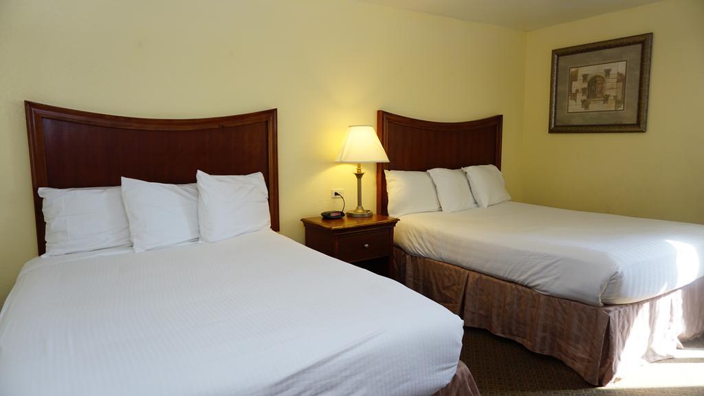 Hotel Baymont By Wyndham Arlington At Six Flags Dr Exterior foto
