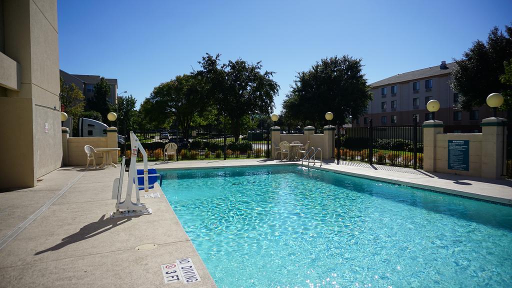 Hotel Baymont By Wyndham Arlington At Six Flags Dr Exterior foto