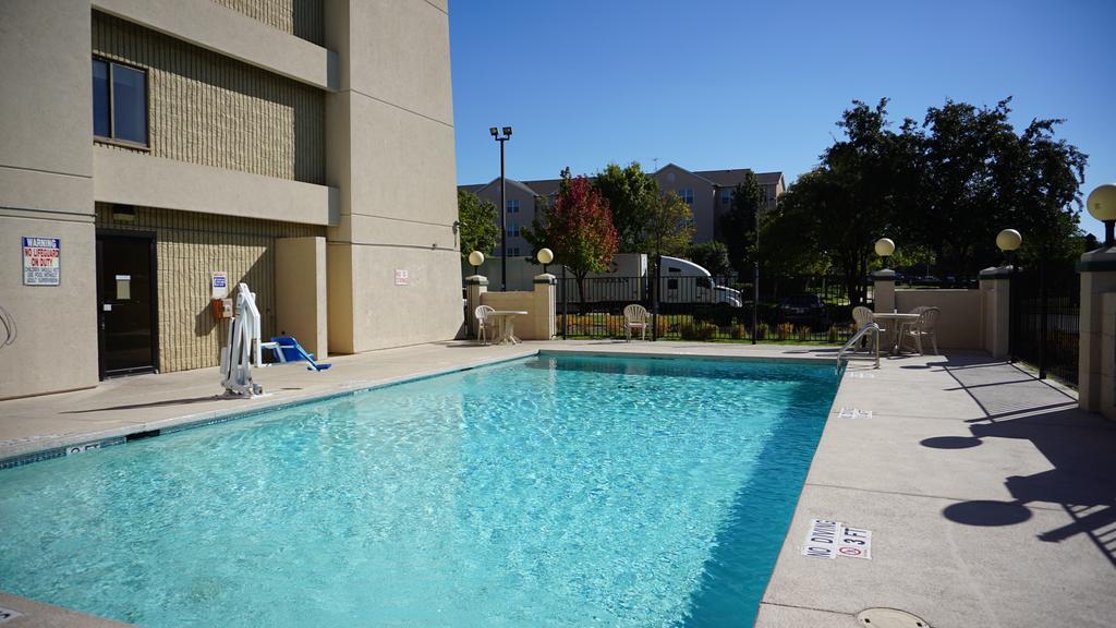 Hotel Baymont By Wyndham Arlington At Six Flags Dr Exterior foto